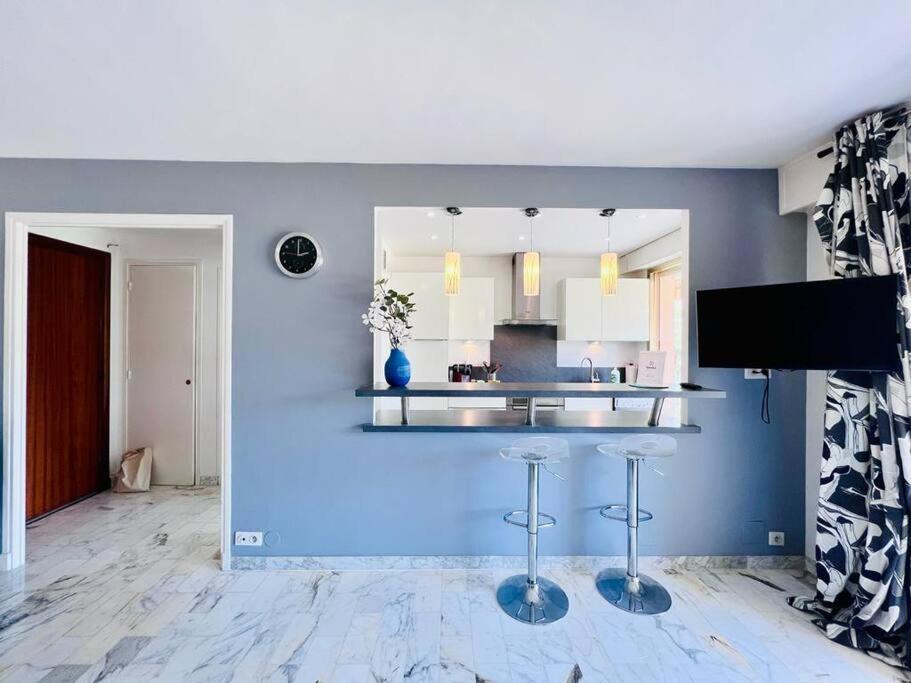 Le Pinede - Apt 4 Prs- Parking - Clim - 500M Plages Antibes Exterior foto